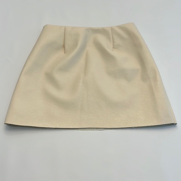 FRANCESCA’S ALYA faux Leather /vegan Leather mini skirt size S NWT side zipper - Picture 1 of 16